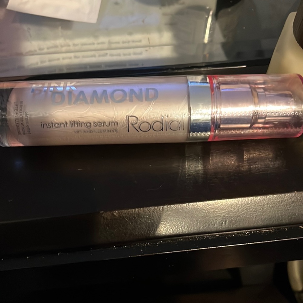 New pink diamond instant lifting serum